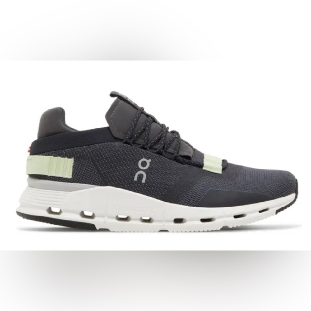 On Running Oncloud Women’s / Men's navy and White Sneakers